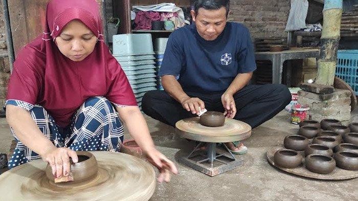 3. Memiliki gerai gerabah Tradisional